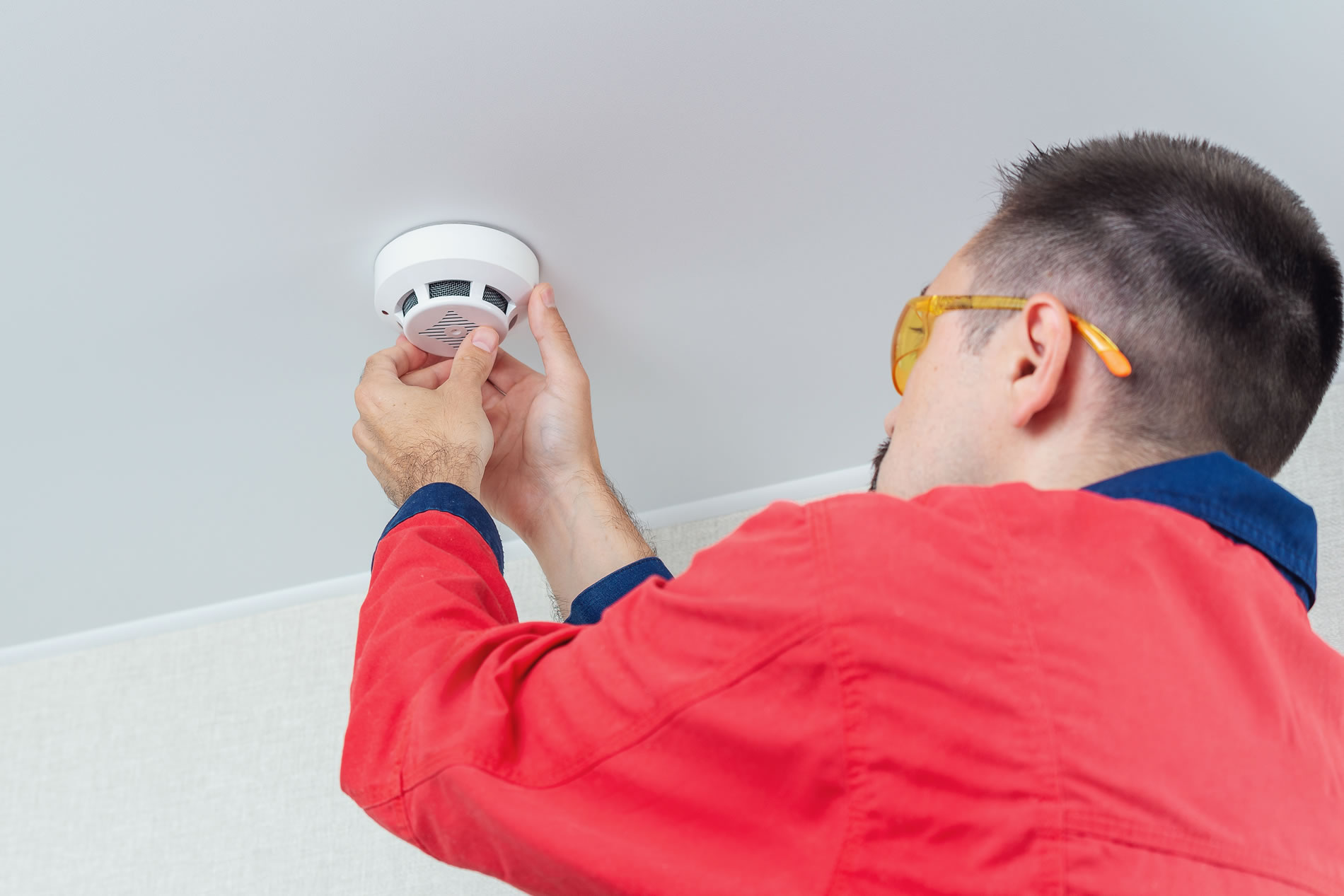 A Smoke Alarm Serenade: Changing Batteries Made Fun! 🎶🔥