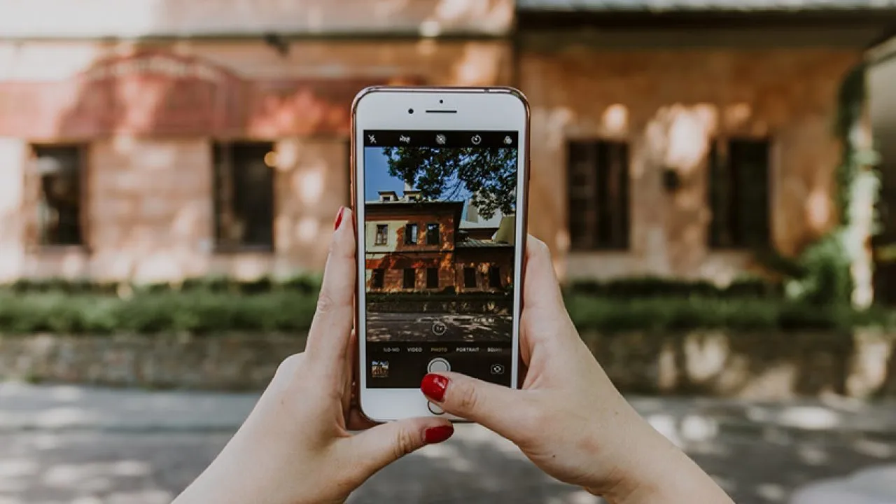 Snap, List, Wow! Mastering iPhone Photography for Your Home Sale or Letting Adventure 📸🏡